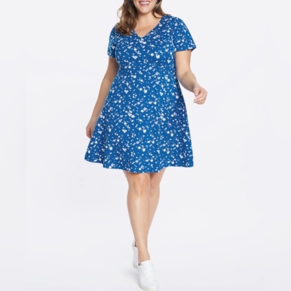 Draper James Blue and White Floral V Neck Ponte Love Circle Dress| Size: 1X - Picture 1 of 12